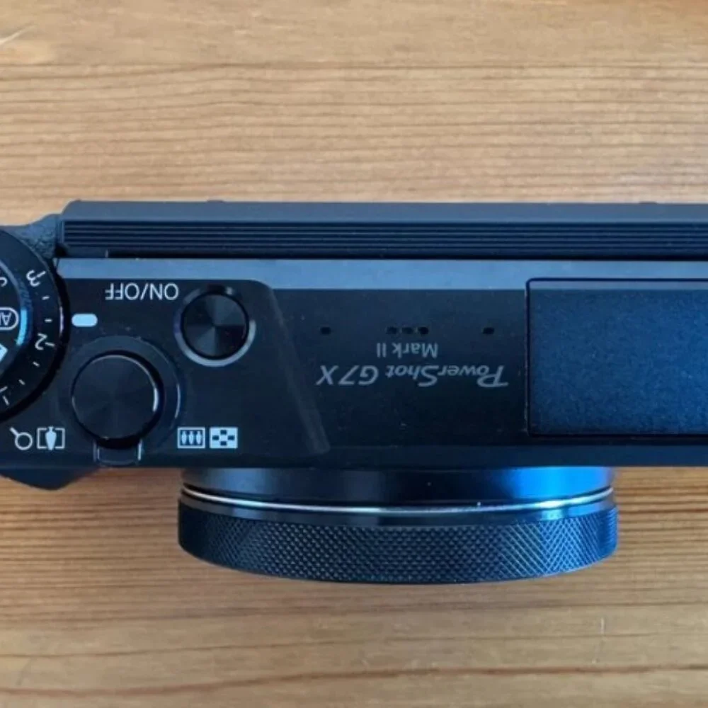 Canon G7 X Mark II, 2 Batteries, Charger & Case